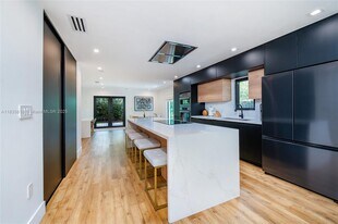 412 NW 41st St in Miami, FL - Building Photo