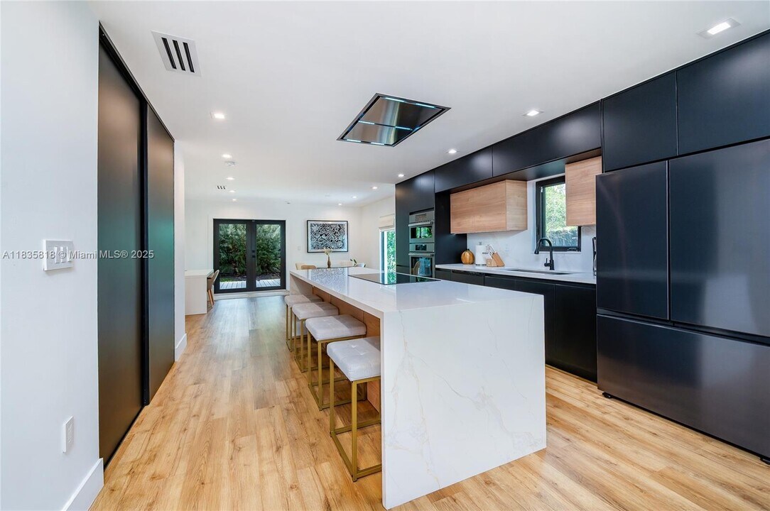 412 NW 41st St in Miami, FL - Building Photo