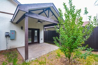 29529 Turnbury Village Dr in Spring, TX - Building Photo - Building Photo