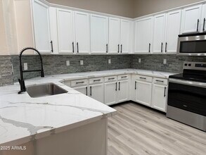 21122 W Sunrise Ln in Buckeye, AZ - Building Photo - Building Photo