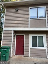 6349 Holcomb Way in Peachtree Corners, GA - Building Photo