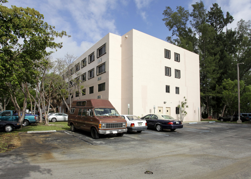 Park View Apartments in Miami, FL - Building Photo