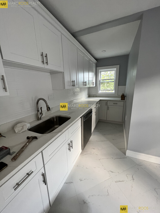 9 Lawrence St, Unit 12