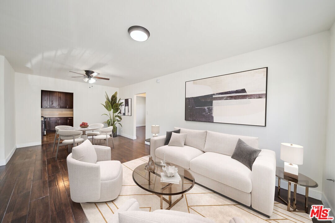 5390 Romaine St in Los Angeles, CA - Building Photo