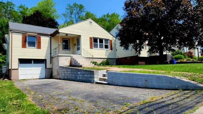 58 Jackson Ave in West Hartford, CT - Building Photo - Building Photo