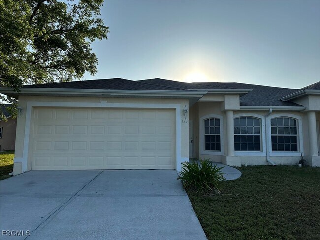 property at 423 SE 23rd Pl