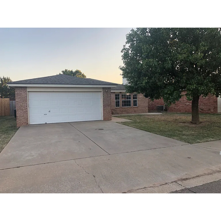 6111 7th St in Lubbock, TX - Building Photo