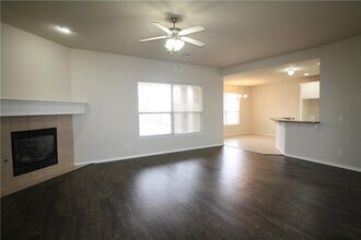 756 Tuscany Way in Edmond, OK - Building Photo - Building Photo