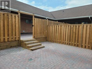 2 Orchard Heights Blvd in Aurora, ON - Building Photo - Building Photo