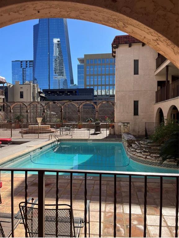 property at 505 W 7th St