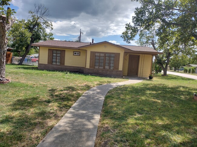 302 Ryan Dr in San Antonio, TX - Building Photo - Building Photo