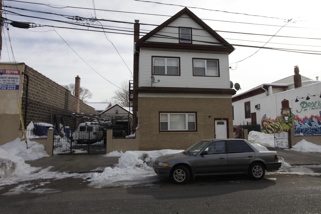 560 S Broad St in Elizabeth, NJ - Foto de edificio