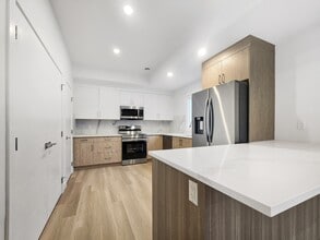 6123-6133 33 Ave NW in Calgary, AB - Building Photo - Building Photo