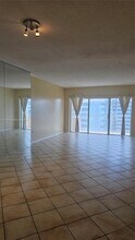 1980 S Ocean Dr, Unit 14 L in Hallandale Beach, FL - Foto de edificio - Building Photo