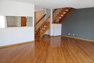 393 Catbird Ln in Deerfield, IL - Building Photo - Building Photo