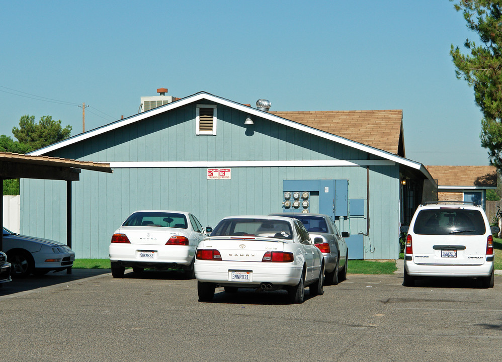 1017 N Crystal Ave in Fresno, CA - Foto de edificio