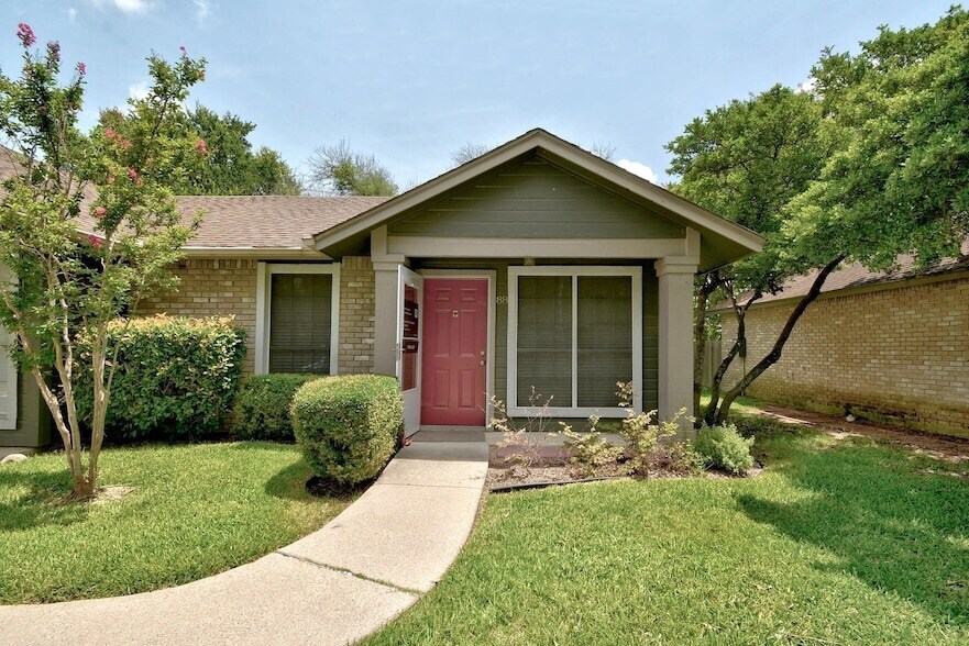 1015 E Yager Ln, Unit 88 in Austin, TX - Building Photo