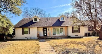 7806 Rolling Acres Dr in Dallas, TX - Building Photo