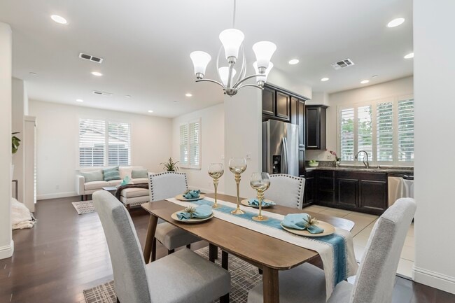 18431 Emerald Ln in Morgan Hill, CA - Foto de edificio - Building Photo