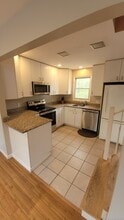 34 Rossi Ave in Stonington, CT - Building Photo - Building Photo
