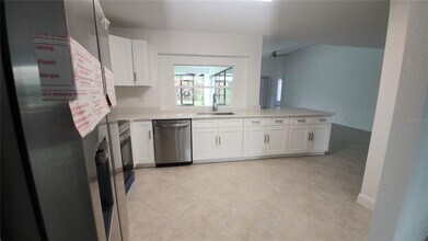 2001 Country Club Ct in Plant City, FL - Building Photo - Building Photo