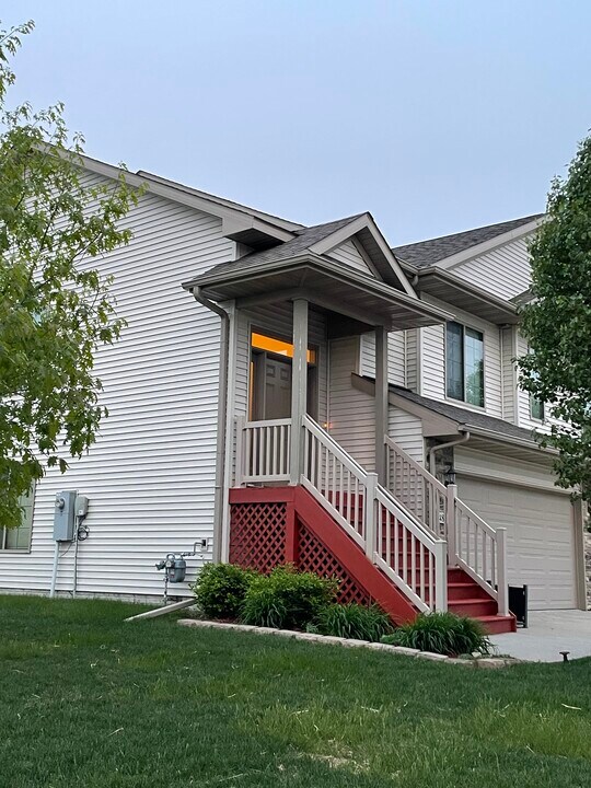 482 Watts Ct in North Liberty, IA - Building Photo