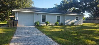 1165 Eden Dr in St. Cloud, FL - Building Photo