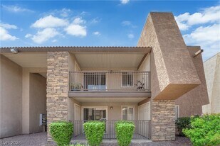 5295 Indian River Dr in Las Vegas, NV - Building Photo