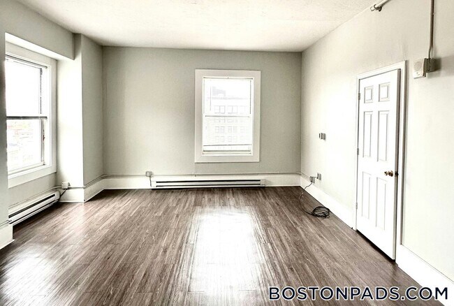 50 Franklin St in Worcester, MA - Foto de edificio - Building Photo