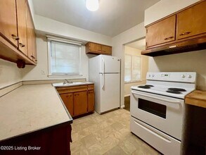 4429 Shelbyville Rd in Louisville, KY - Building Photo - Building Photo