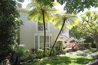 216 S Spalding Dr in Beverly Hills, CA - Foto de edificio - Building Photo