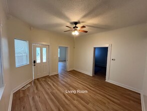 1636 Hoyt Ave in Indianapolis, IN - Foto de edificio - Building Photo