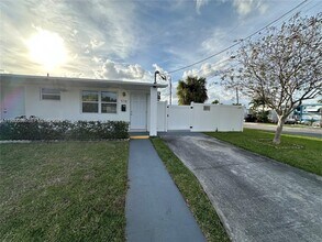 514 NE 4th Ave in Hallandale Beach, FL - Building Photo - Building Photo