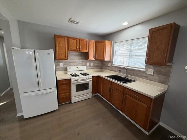 19445 Inkster Rd in Livonia, MI - Building Photo - Building Photo