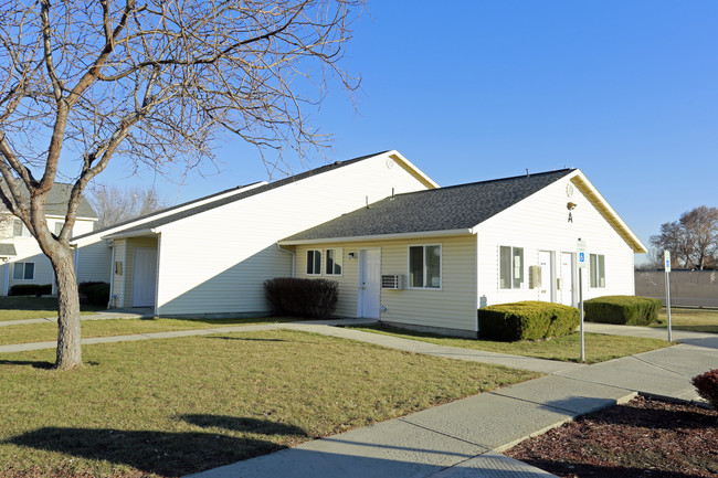 Sandalwood Apartments in Toppenish, WA - Foto de edificio - Building Photo