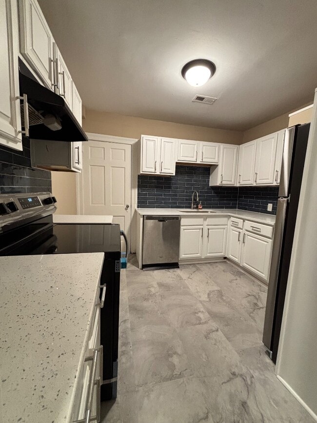 1402 McAdoo St in Kinston, NC - Building Photo - Building Photo