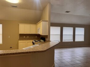 2872 Shallow Brook Ln in Dickinson, TX - Building Photo - Building Photo