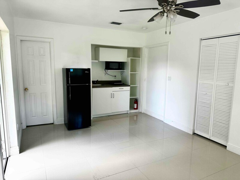 9798 SW 158th St in Miami, FL - Building Photo
