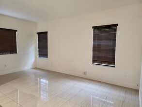 10305 SW 70th St in Miami, FL - Building Photo - Building Photo
