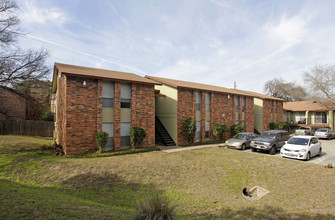 St. Edwards Place Apartments in Austin, TX - Building Photo - Building Photo