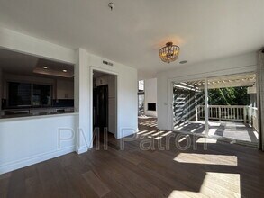 68 Sea Island Dr in Newport Beach, CA - Building Photo - Building Photo