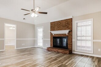 8650 Oak Trail Ln in Memphis, TN - Building Photo - Building Photo