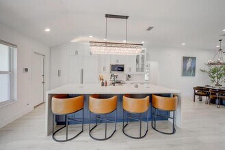 1853 Shower Tree Way in Wellington, FL - Foto de edificio - Building Photo