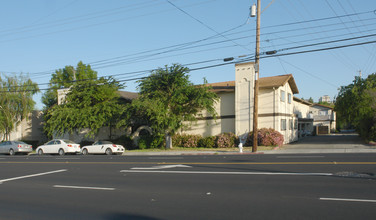 Vineyard Apartments in Santa Clara, CA - Building Photo - Building Photo