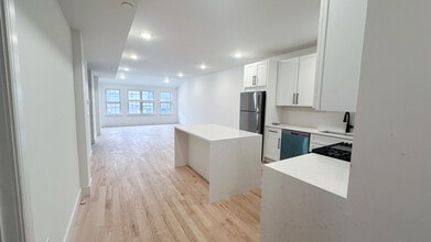 325 Union Blvd in Totowa, NJ - Building Photo - Building Photo