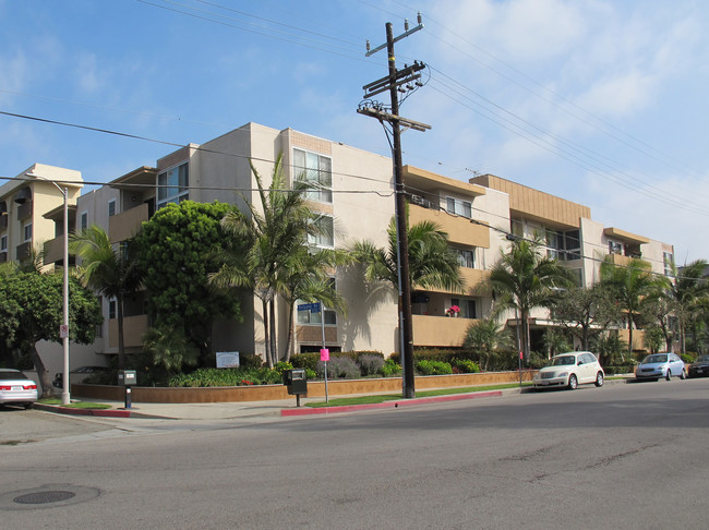 8225 Manitoba St in Playa Del Rey, CA - Building Photo - Building Photo