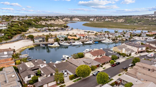 412 Evening Star Ln in Newport Beach, CA - Building Photo - Building Photo