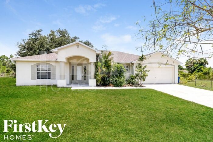 3605 1st St SW in Lehigh Acres, FL - Building Photo