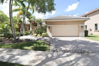 1600 Blue Jay Cir in Weston, FL - Building Photo - Building Photo