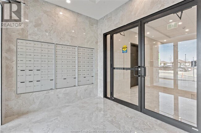 4775 Walker Rd in Windsor, ON - Building Photo - Building Photo